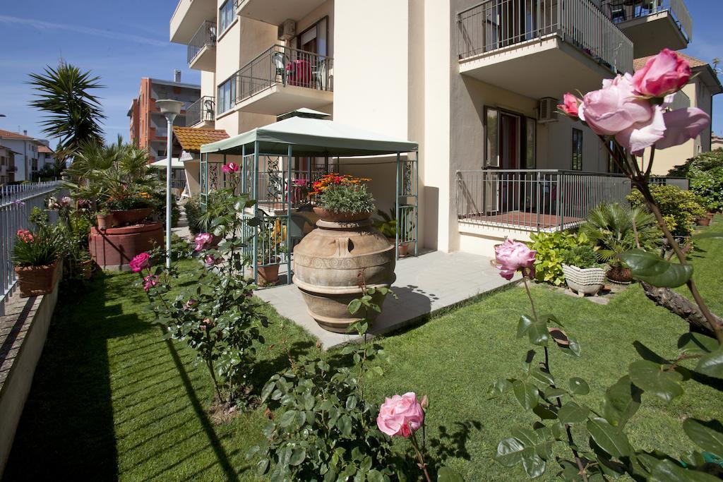 Hotel Corallo Albinia Exterior photo