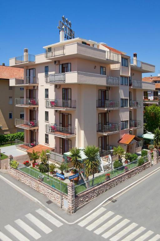 Hotel Corallo Albinia Exterior photo